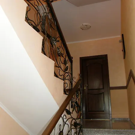 게스트하우스 Emona 네세부르