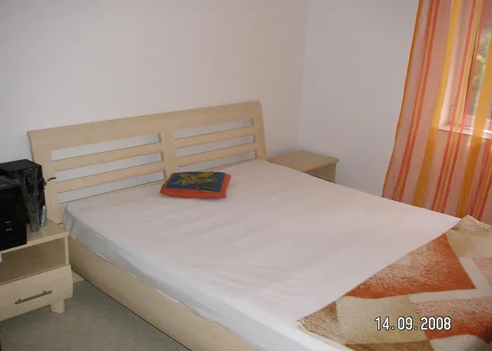 Emona Guest house 2*